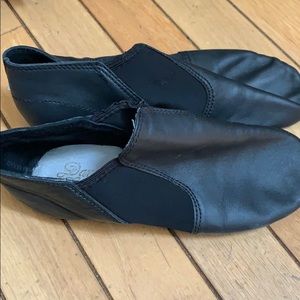 Black women’s jazz shoes size 6